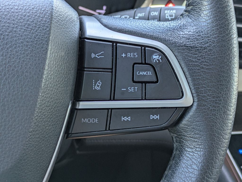 2022 Toyota Sienna XLE 8 Passenger