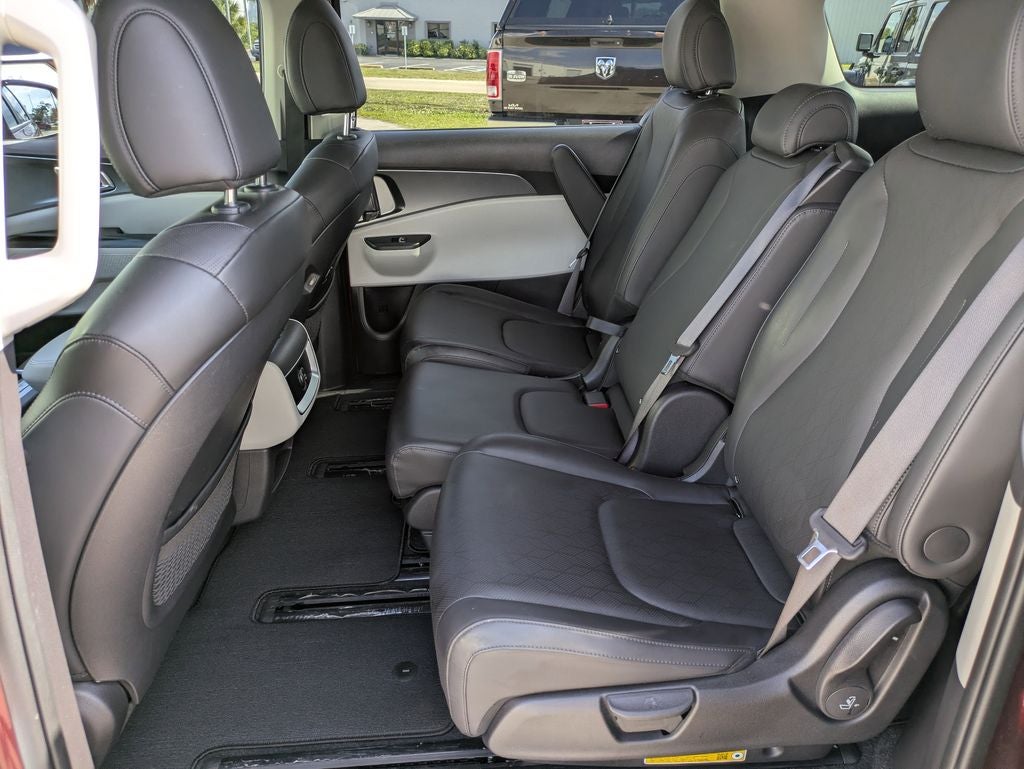 2024 Kia Carnival LX