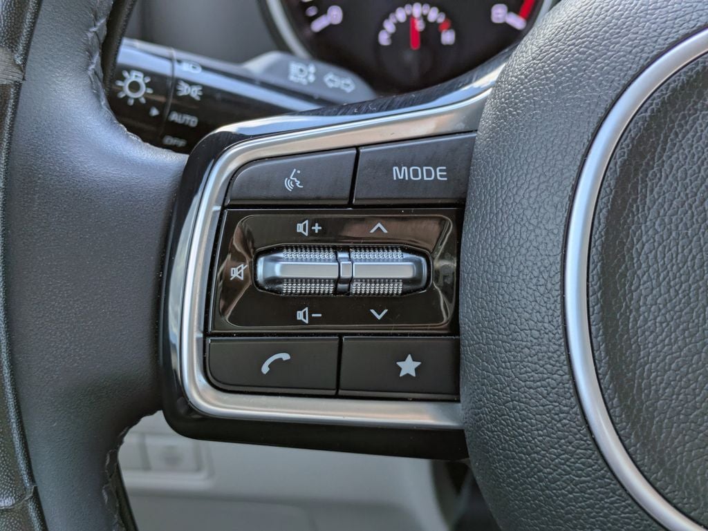 2024 Kia Carnival LX