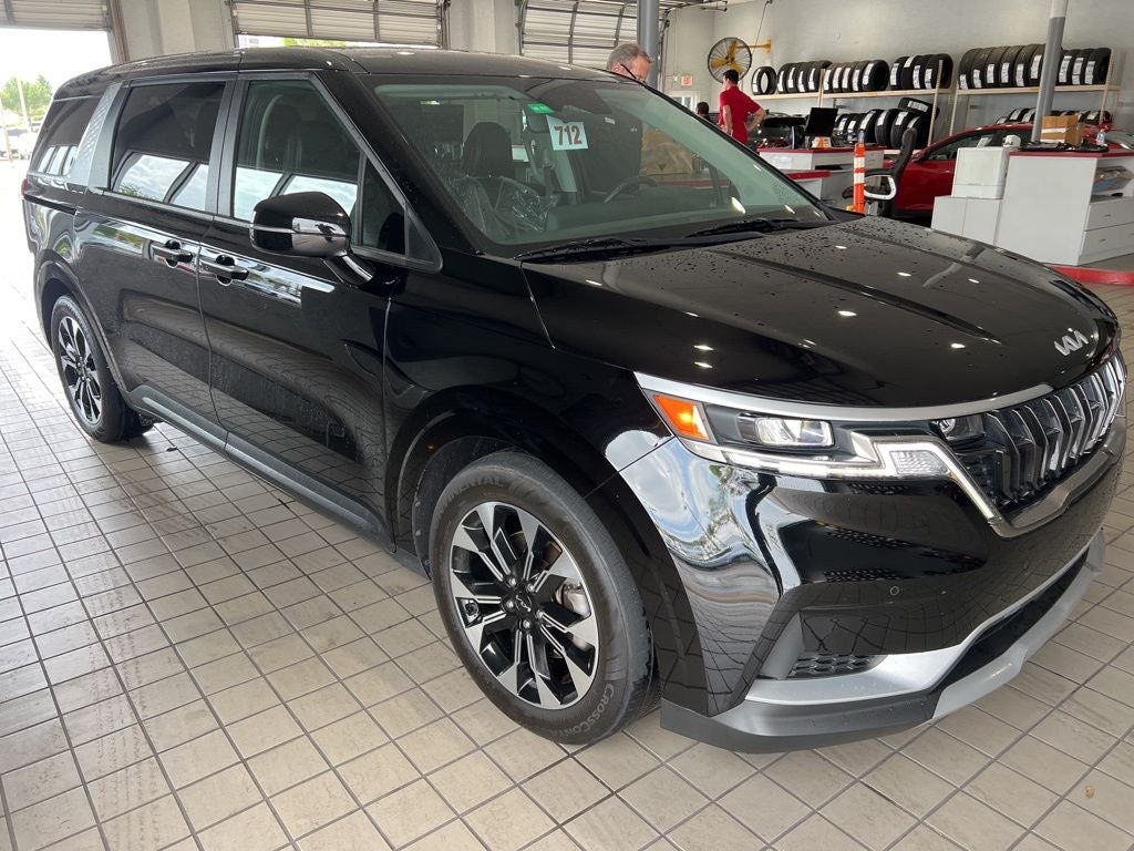 2024 Kia Carnival EX