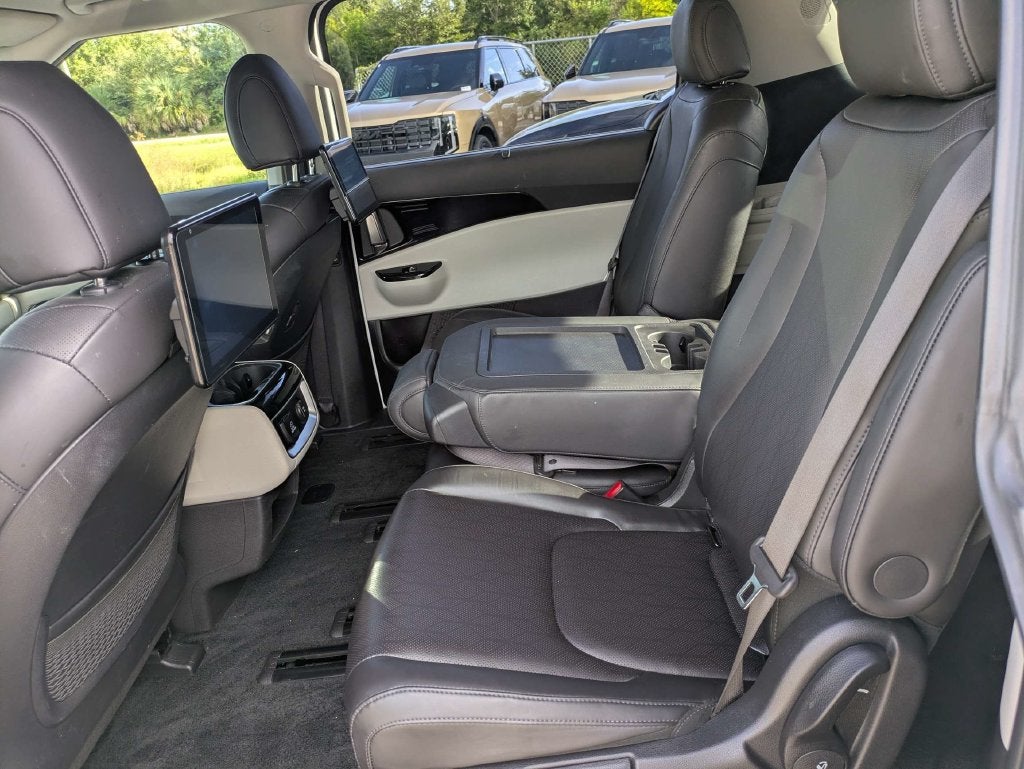 2024 Kia Carnival SX
