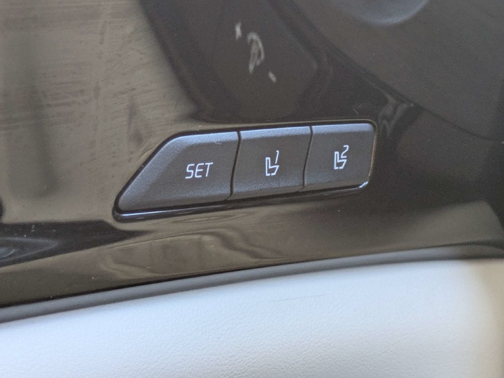 2024 Kia Carnival SX