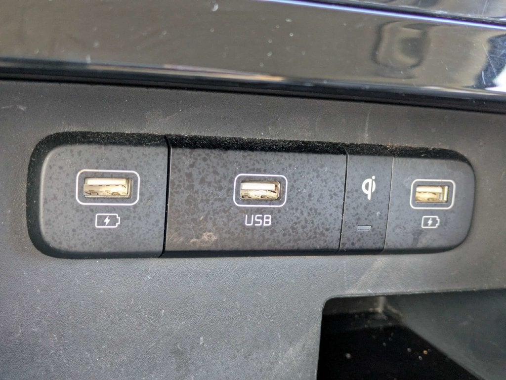 2024 Kia Carnival SX