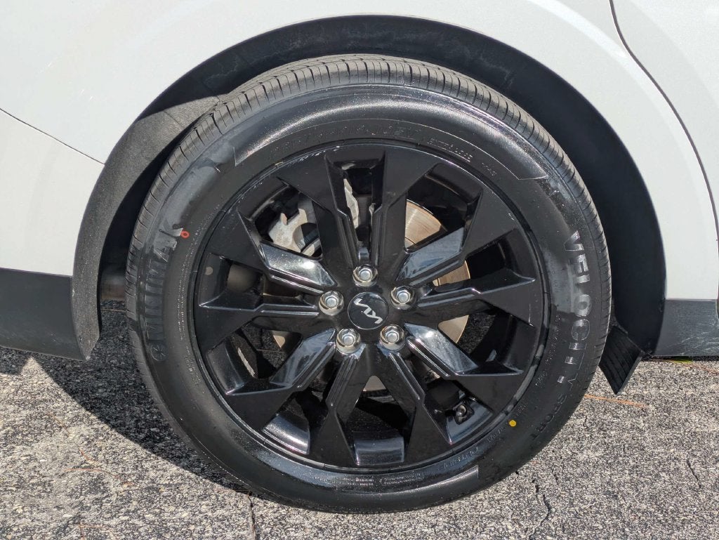 2024 Kia Carnival SX