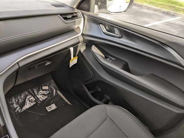 2025 Jeep Grand Cherokee GRAND CHEROKEE LAREDO X 4X2