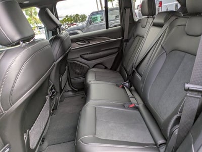 2027 Jeep Grand Cherokee Laredo Altitude
