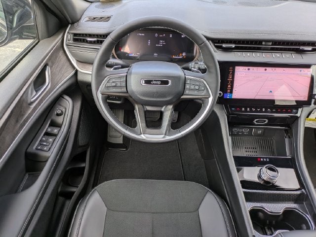 2027 Jeep Grand Cherokee Laredo Altitude