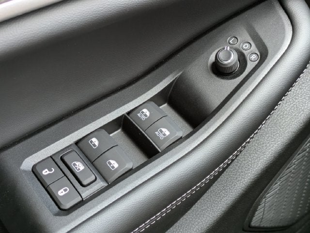 2027 Jeep Grand Cherokee Laredo Altitude