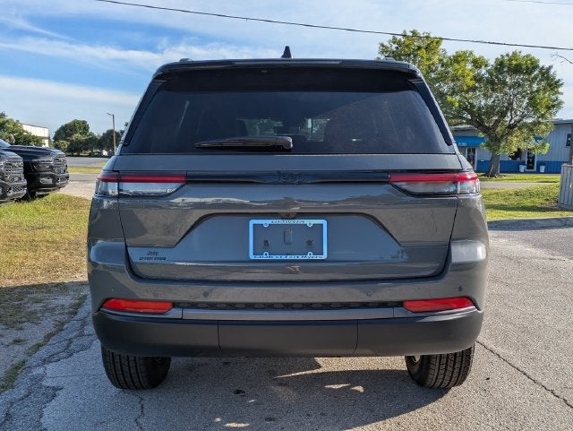 2027 Jeep Grand Cherokee Laredo Altitude