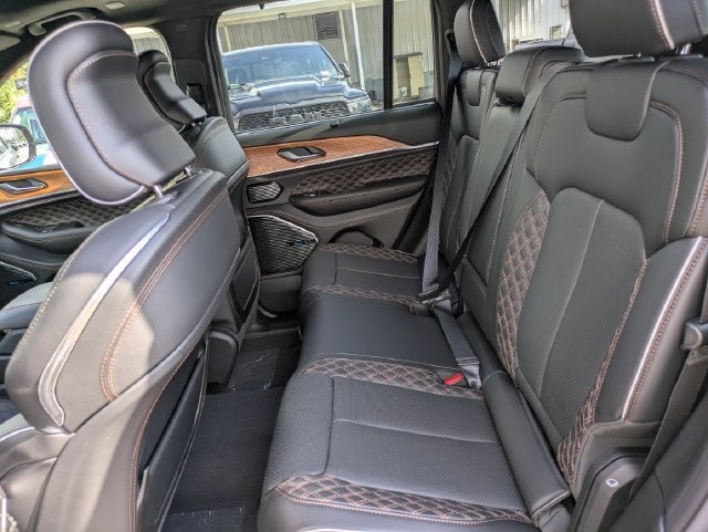 2027 Jeep Grand Cherokee GRAND CHEROKEE SUMMIT 4X4