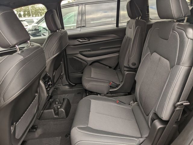 2025 Jeep Grand Cherokee GRAND CHEROKEE L LAREDO X 4X2