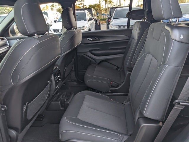 2025 Jeep Grand Cherokee GRAND CHEROKEE L LAREDO X 4X2