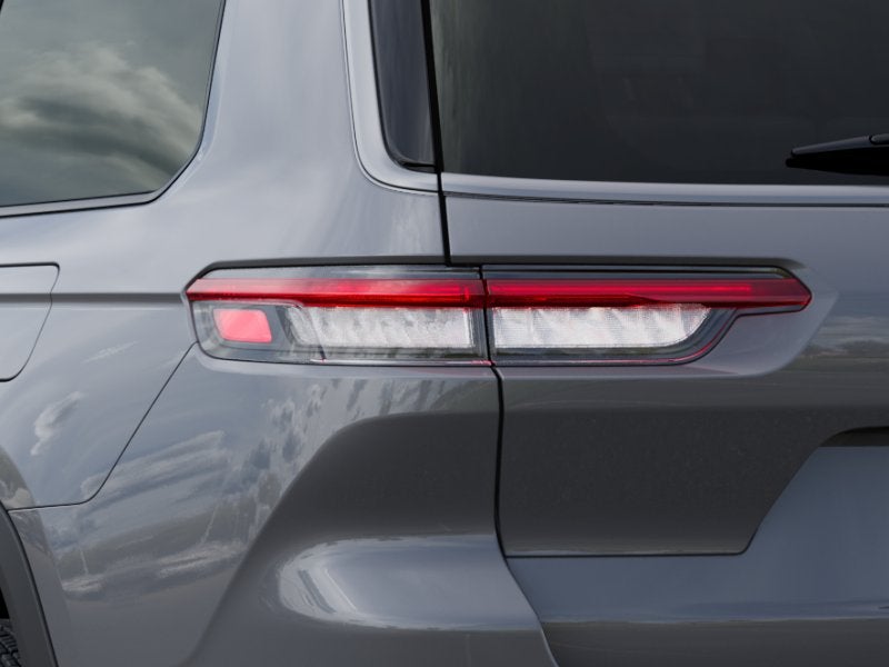 2027 Jeep Grand Cherokee GRAND CHEROKEE L LAREDO ALTITUDE 4X2