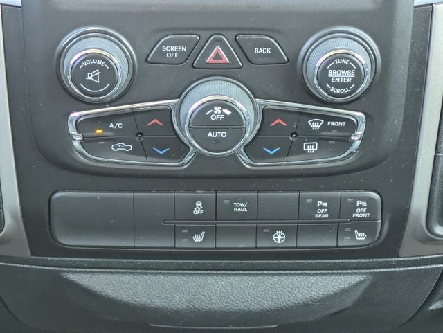 2017 RAM 1500 Big Horn Quad Cab 4x4 6'4' Box