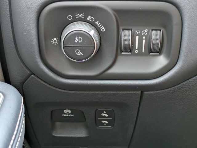 2022 RAM 1500 Limited Crew Cab 4x2 5'7' Box
