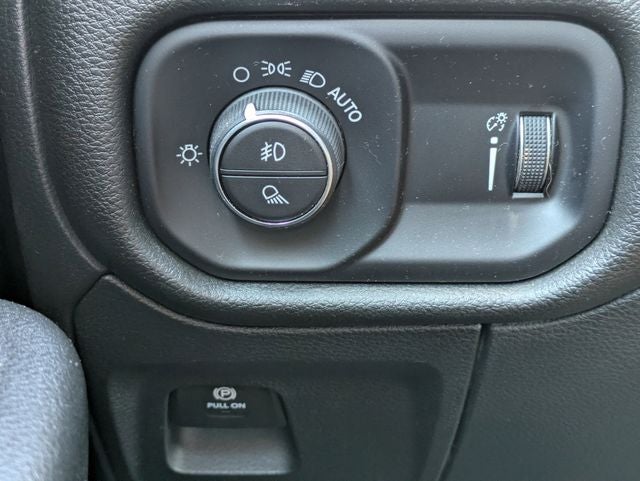 2024 RAM 1500 Tradesman Crew Cab 4x4 5'7' Box