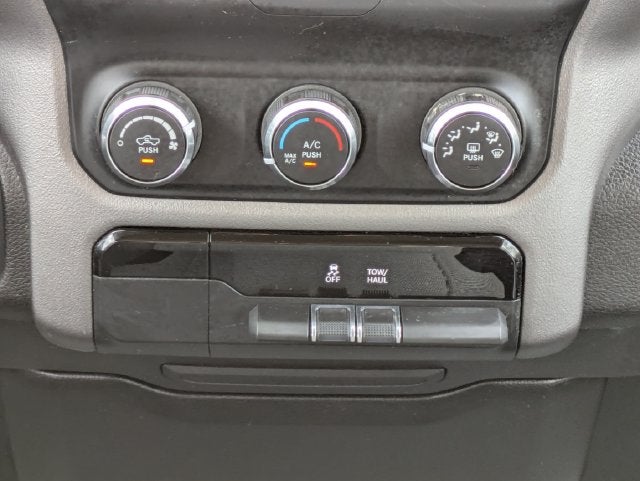 2020 RAM 1500 Big Horn Crew Cab 4x4 5'7' Box