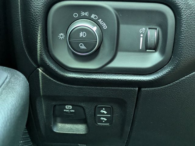 2021 RAM 1500 Big Horn Crew Cab 4x4 5'7' Box