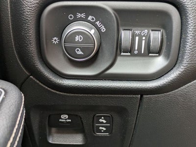 2020 RAM 1500 Laramie Crew Cab 4x4 5'7' Box