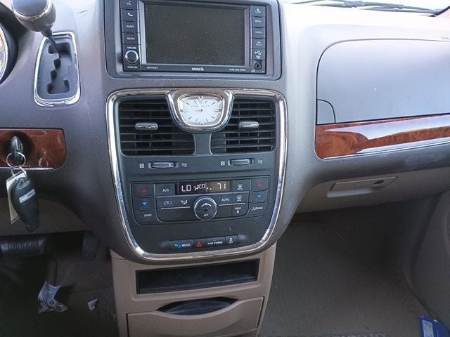 2014 Chrysler Town & Country Touring