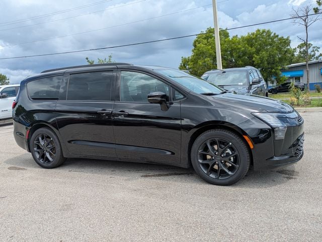 2027 Chrysler Pacifica PACIFICA LIMITED