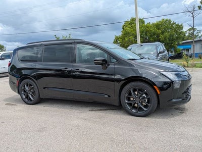 2027 Chrysler Pacifica PACIFICA LIMITED