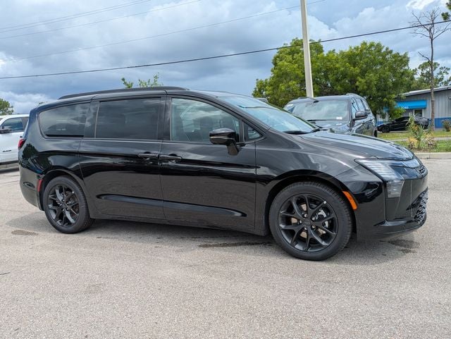 2027 Chrysler Pacifica PACIFICA LIMITED
