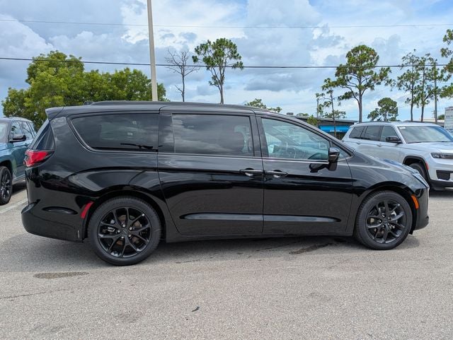 2027 Chrysler Pacifica PACIFICA LIMITED