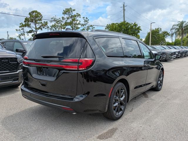 2027 Chrysler Pacifica PACIFICA LIMITED
