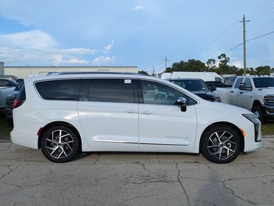 2027 Chrysler Pacifica PACIFICA PINNACLE