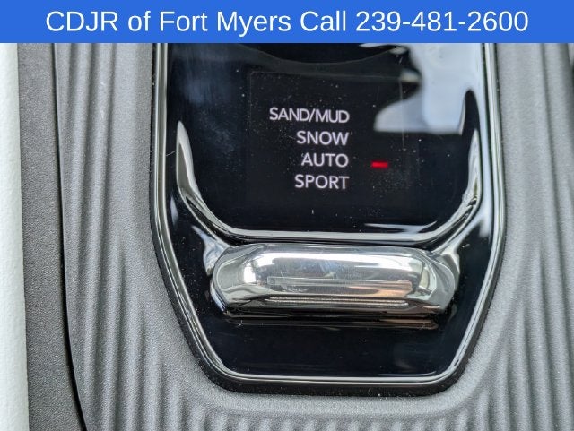 2027 Jeep Cherokee CHEROKEE LAREDO 4X4