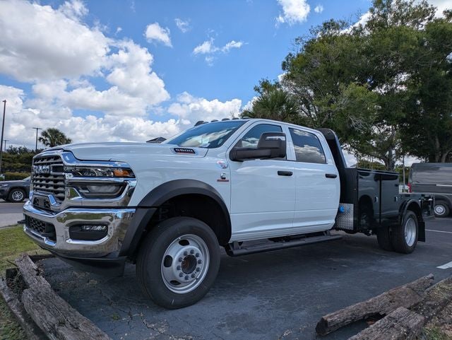 2026 RAM Ram 5500 Chassis Cab RAM 5500 TRADESMAN CHASSIS CREW CAB 4X4 84' CA
