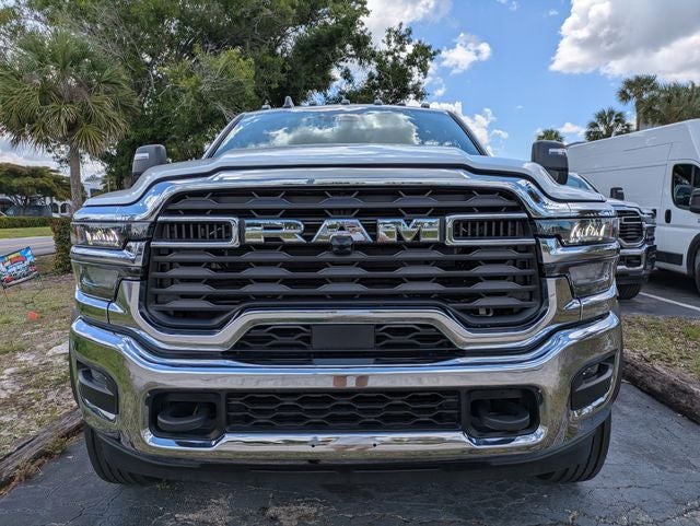 2026 RAM Ram 5500 Chassis Cab RAM 5500 TRADESMAN CHASSIS CREW CAB 4X4 84' CA