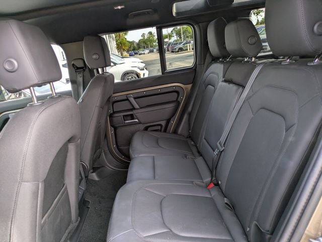 2025 Land Rover Defender 110 P300