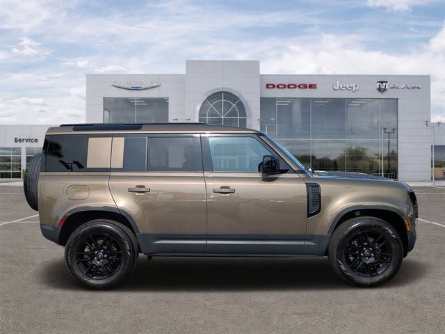 2025 Land Rover Defender 110 P300