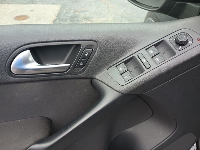 2017 Volkswagen Tiguan Base